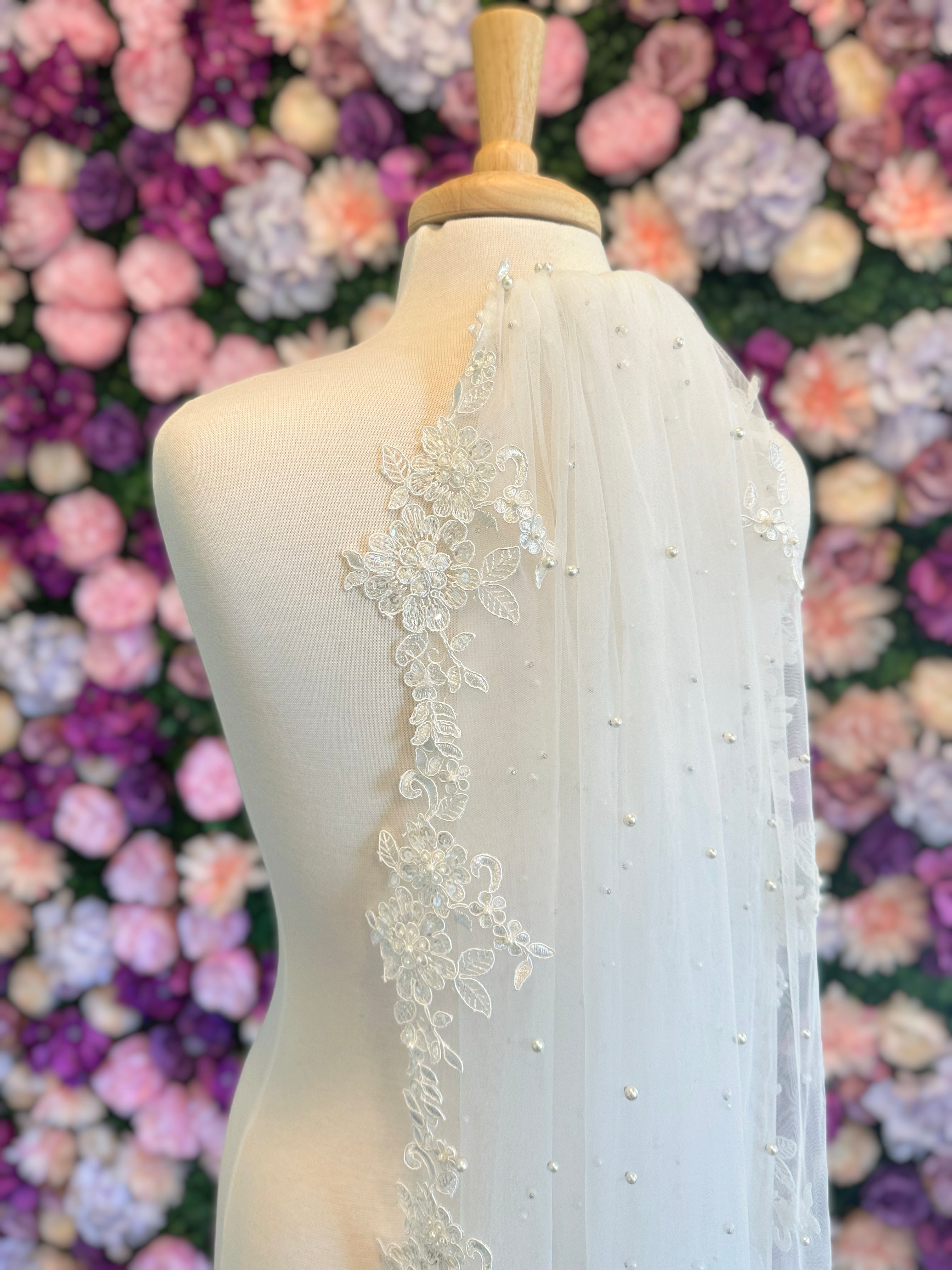 Pearls and Lace Veil – Blanca Veils