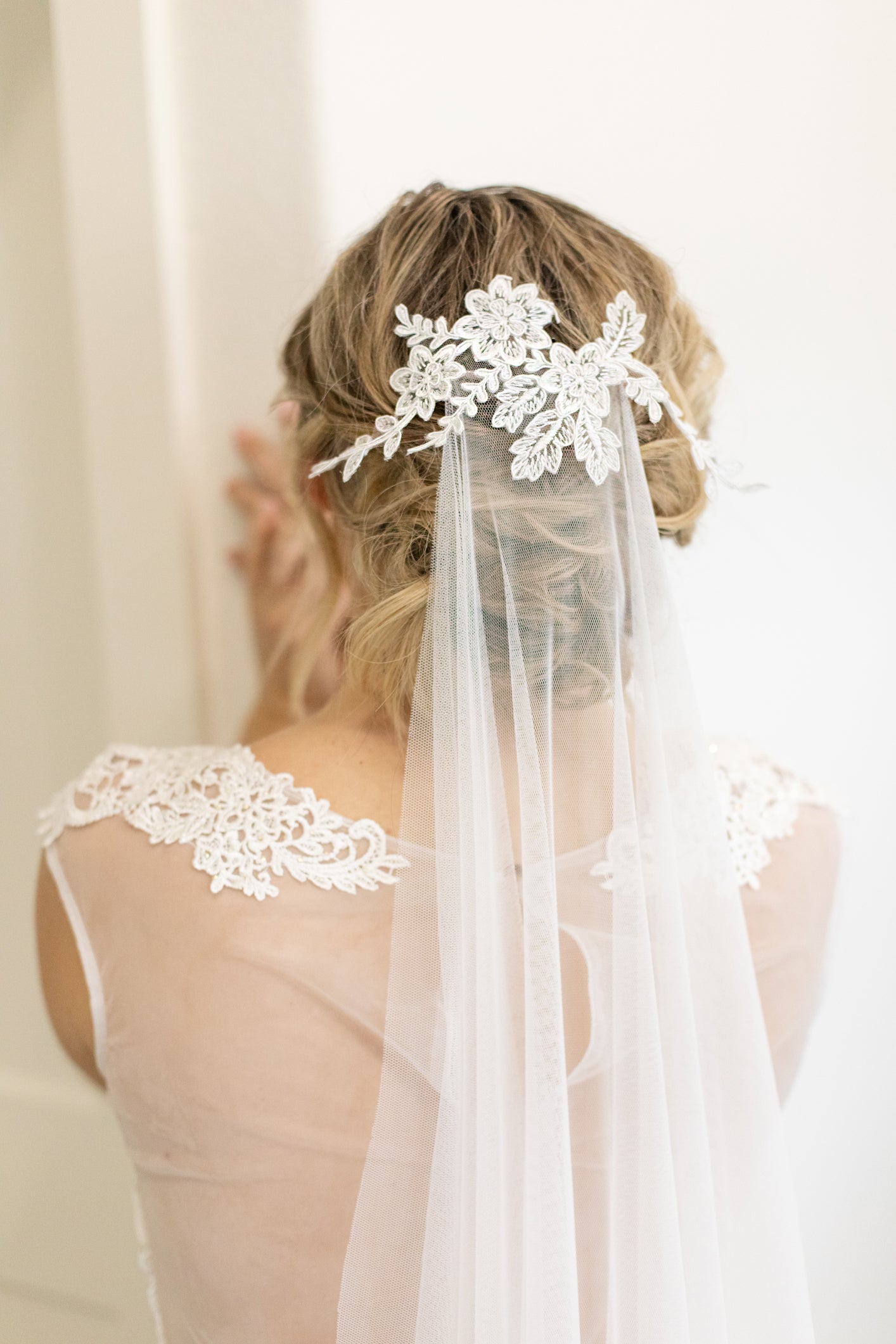 Lula Veil in light ivory Perfect Bridal Ivory Single Tier Glitter Tulle Fingertip Veil main image 3