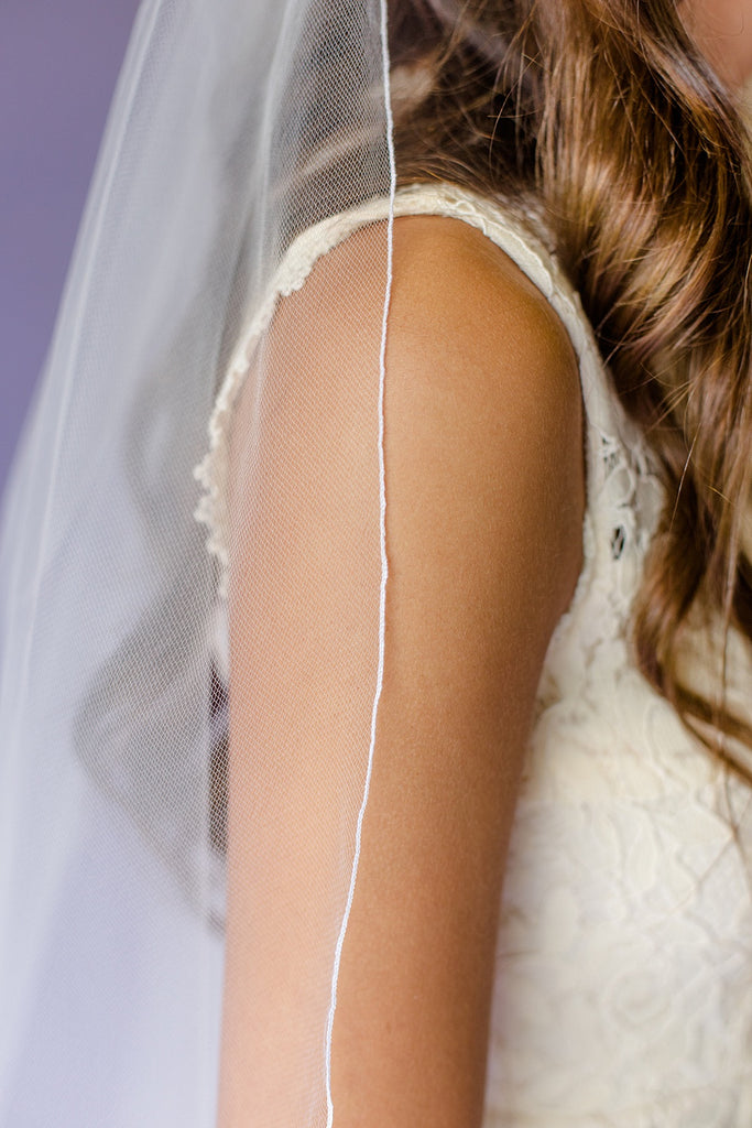 Bridal short veil with blusher and pencil edge - Merrow edge